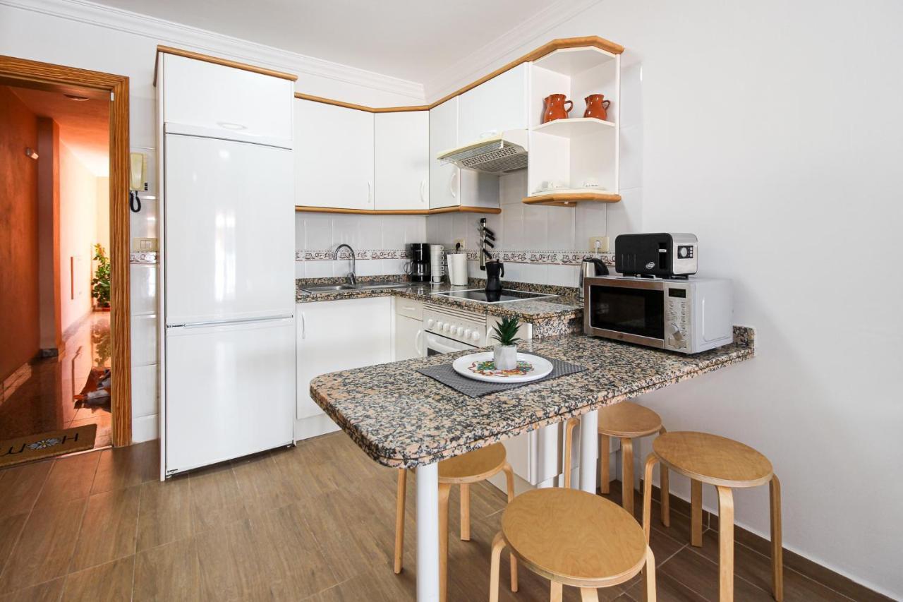Beautiful Renovated Apartment With Air Conditioning Just Steps From The Sea In Playa San Juan Esterno foto