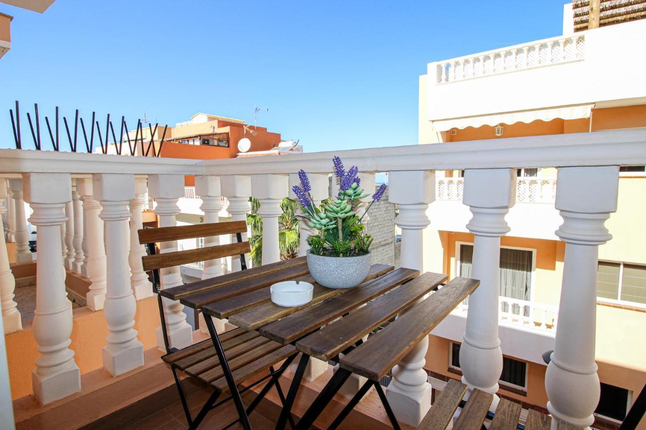 Beautiful Renovated Apartment With Air Conditioning Just Steps From The Sea In Playa San Juan Esterno foto