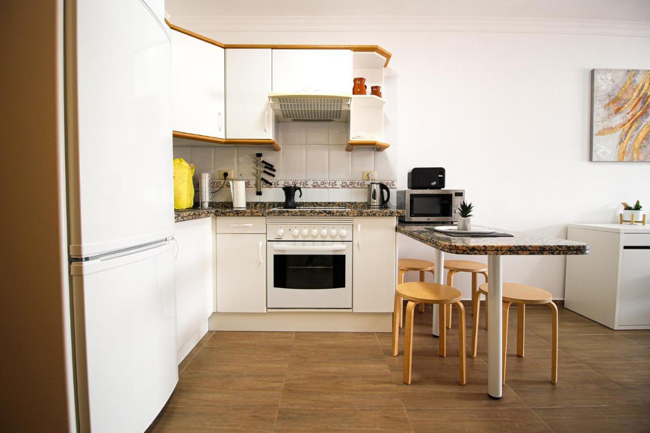 Beautiful Renovated Apartment With Air Conditioning Just Steps From The Sea In Playa San Juan Esterno foto