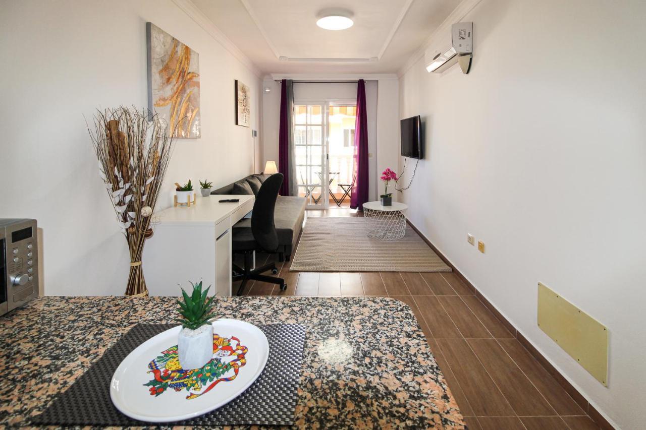 Beautiful Renovated Apartment With Air Conditioning Just Steps From The Sea In Playa San Juan Esterno foto