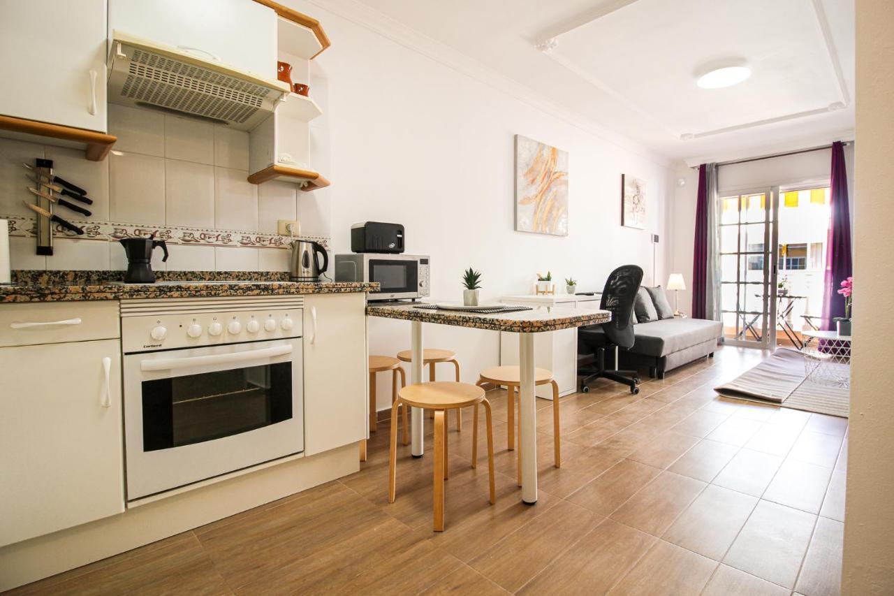 Beautiful Renovated Apartment With Air Conditioning Just Steps From The Sea In Playa San Juan Esterno foto