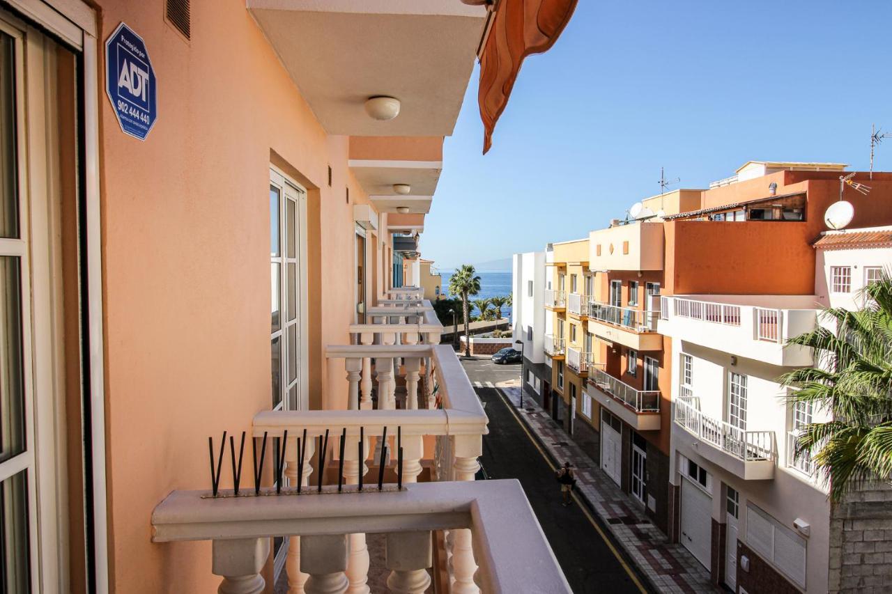 Beautiful Renovated Apartment With Air Conditioning Just Steps From The Sea In Playa San Juan Esterno foto
