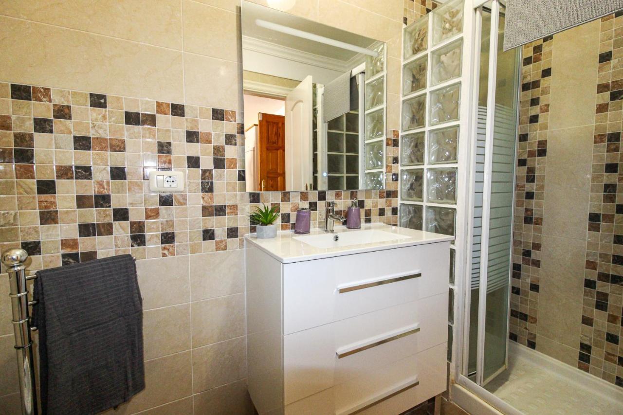 Beautiful Renovated Apartment With Air Conditioning Just Steps From The Sea In Playa San Juan Esterno foto