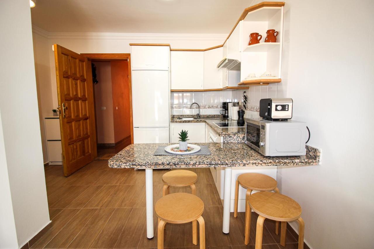 Beautiful Renovated Apartment With Air Conditioning Just Steps From The Sea In Playa San Juan Esterno foto