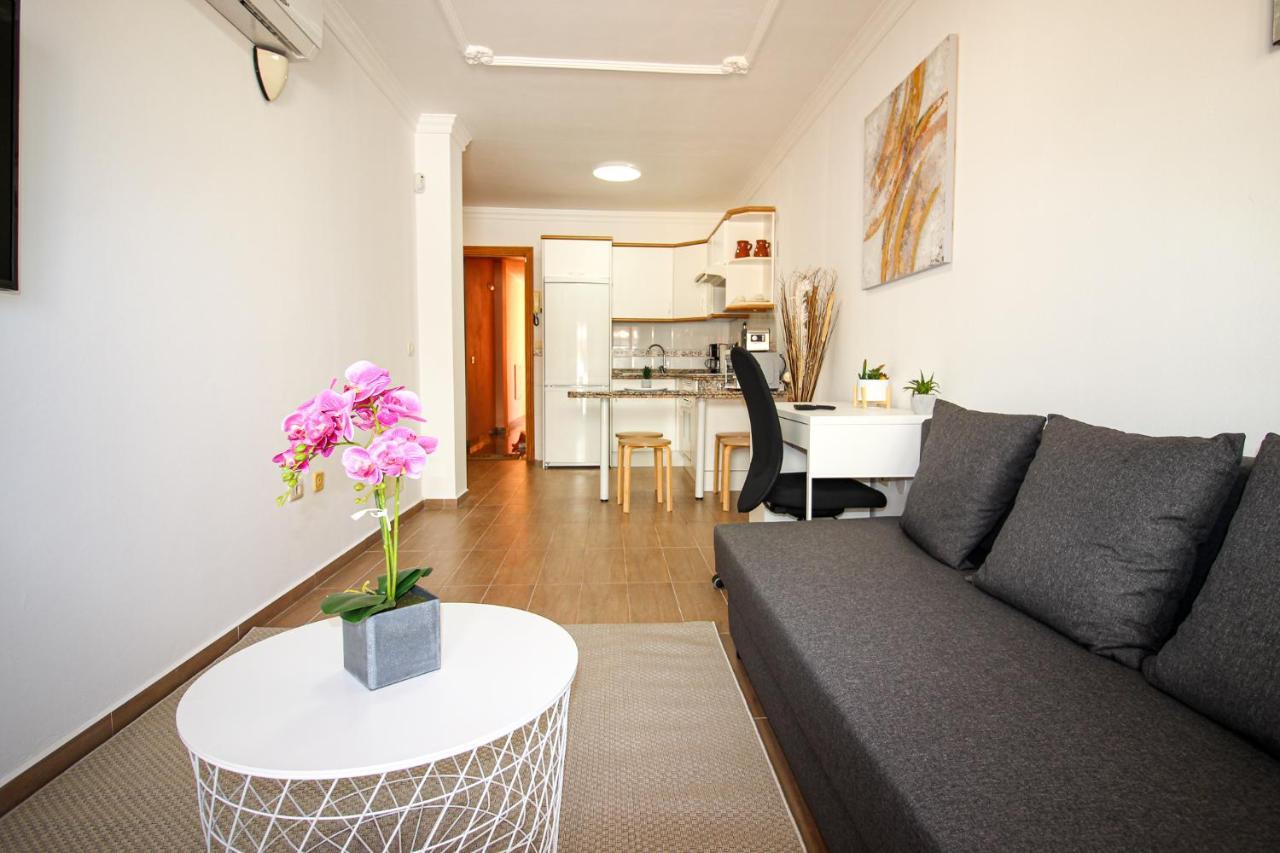 Beautiful Renovated Apartment With Air Conditioning Just Steps From The Sea In Playa San Juan Esterno foto