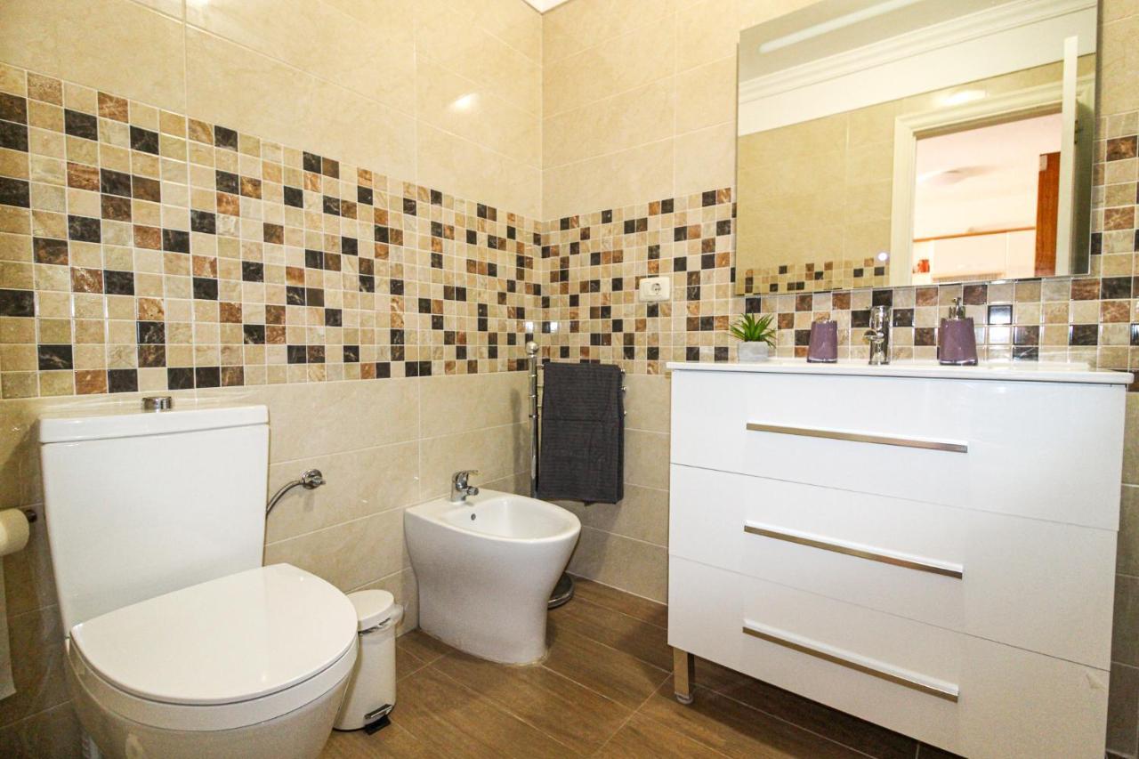 Beautiful Renovated Apartment With Air Conditioning Just Steps From The Sea In Playa San Juan Esterno foto