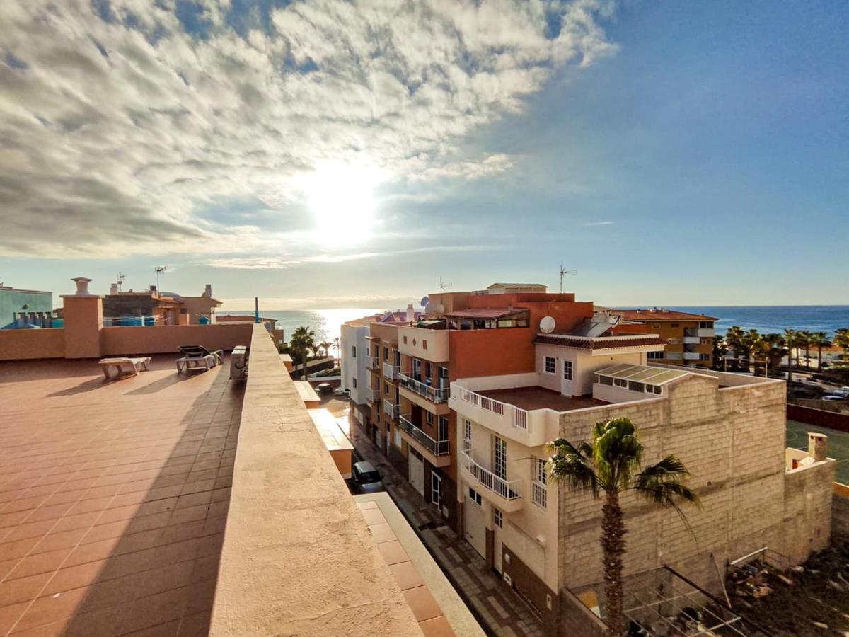 Beautiful Renovated Apartment With Air Conditioning Just Steps From The Sea In Playa San Juan Esterno foto