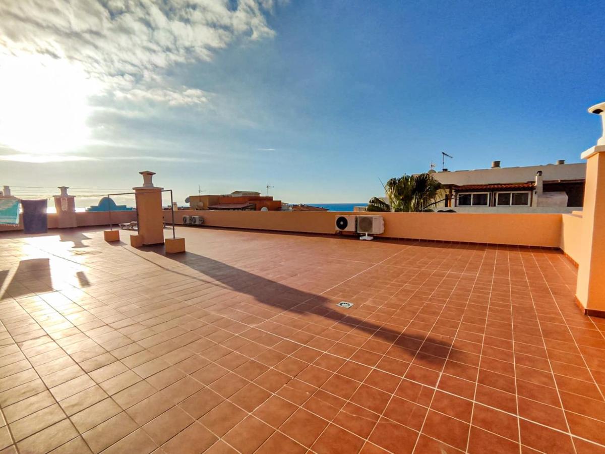 Beautiful Renovated Apartment With Air Conditioning Just Steps From The Sea In Playa San Juan Esterno foto