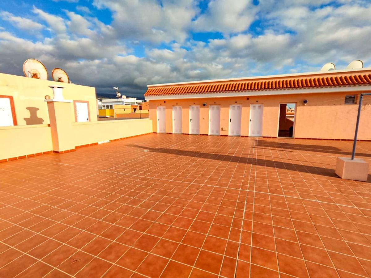 Beautiful Renovated Apartment With Air Conditioning Just Steps From The Sea In Playa San Juan Esterno foto